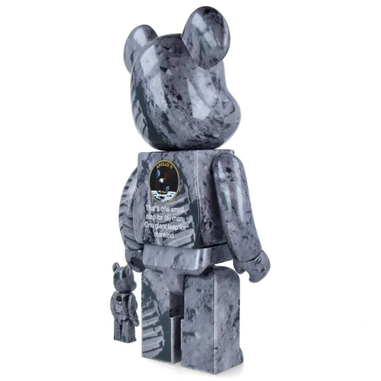 400% + 100% Bearbrick Moon Footprints