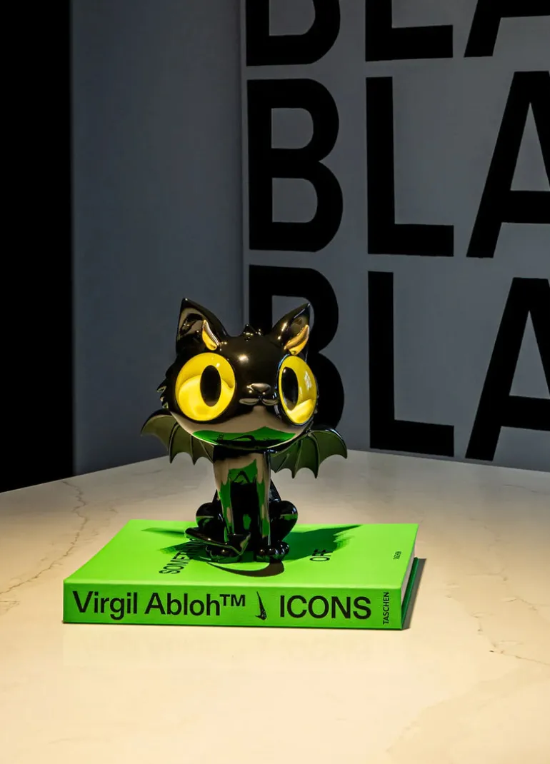 Little Devil Cat - Sculpture von Javier Calleja