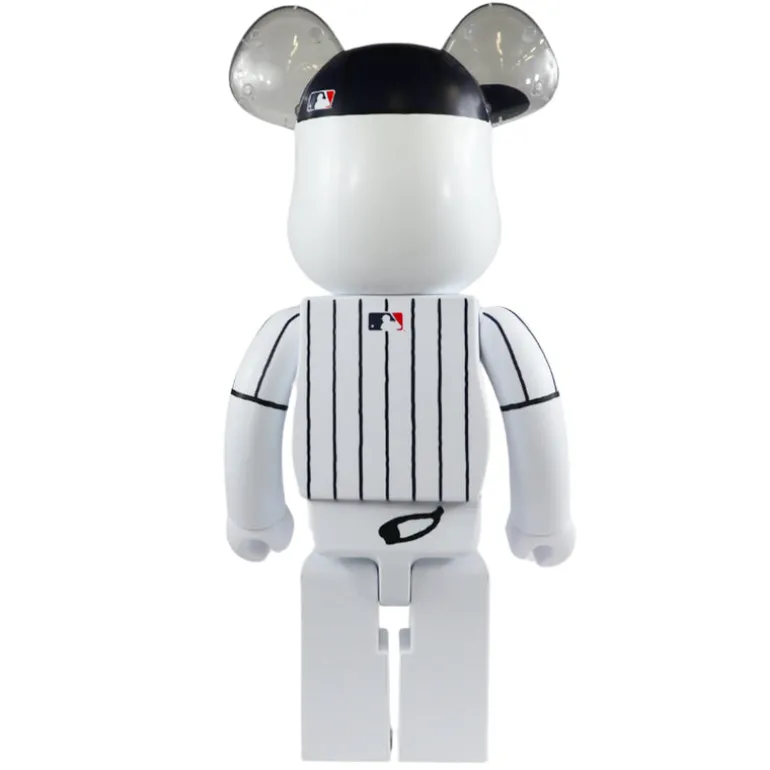1000% MLB x Peanuts Bearbrick Snoopy (New York Yankees)