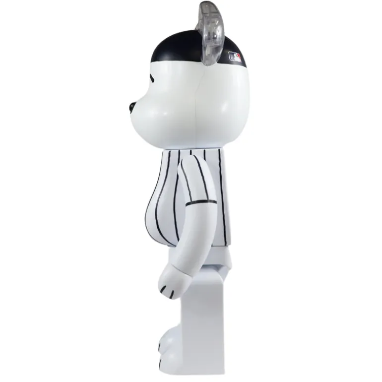 1000% MLB x Peanuts Bearbrick Snoopy (New York Yankees)